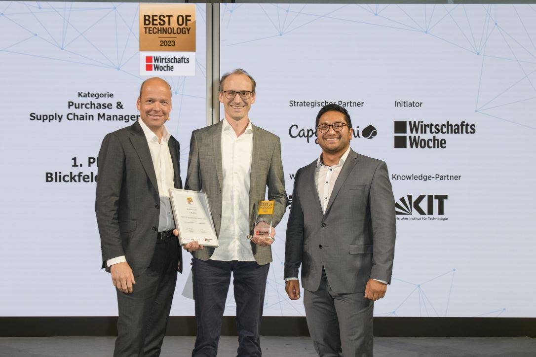 Dr. Florian Petit, Gründer und CXO von Blickfeld, nimmt den Best of Technology Award 2023 entgegen